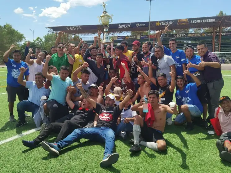 En tanda de penales, Venezuela venció ayer 3-0 a Guatemala en torneo relámpago que se llevó a cabo en dos canchas de 7 contra 7 habilitadas en el estadio 20 de Noviembre de Ciudad Juárez, en el que participaron también equipos representativos de Cuba, Honduras, Colombia, Perú, El Salvador y México. Foto 'La Jornada'