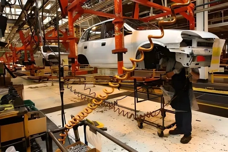 La industria automotriz del país alista convenios laborales para responder a posibles paros técnicos derivados de la huelga de la UAW. Foto José Carlo González / Archivo