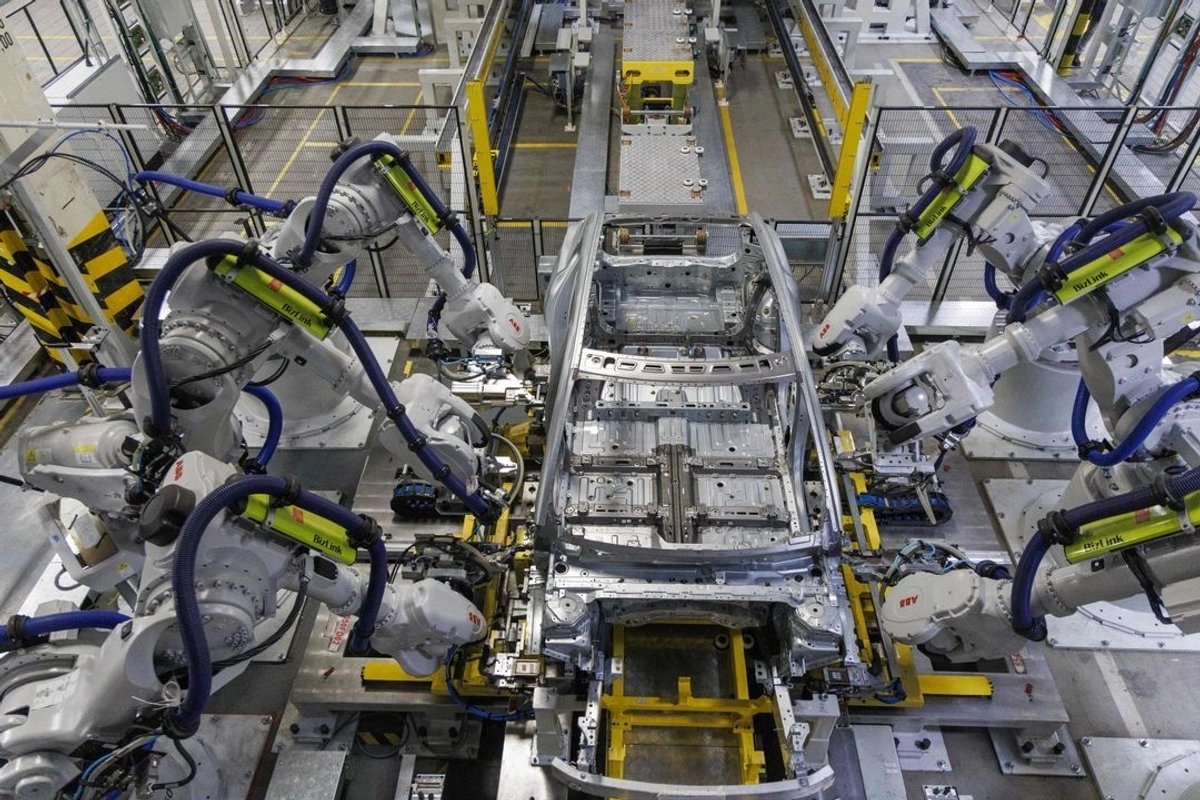 La industria de autopartes sostuvo que respalda la protección a la producción nacional, pero solicitó que la reforma considere el funcionamiento de la cadena productiva. Canacintra destacó que México puede fortalecer su proveeduría y avanzar en tecnologías como la electromovilidad. Foto