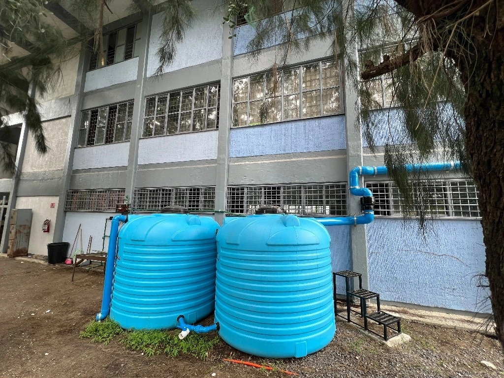 Escuela con sistema de captación de lluvia en Guadalajara. Foto Alejandro Alegría