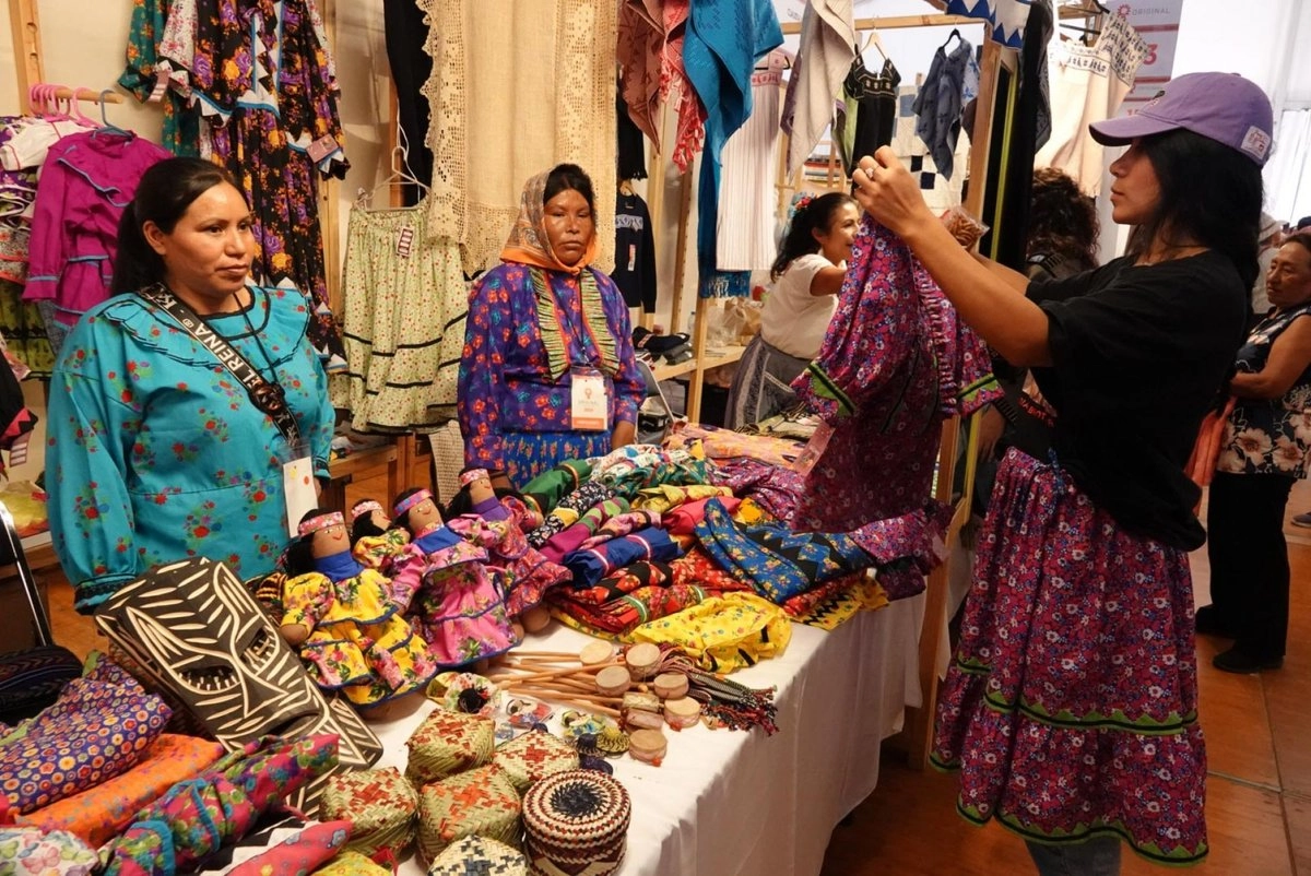 Las áreas que generaron mayor aportación a los puestos de trabajo del sector de la cultura fueron las artesanías (30.2%); el diseño y los servicios creativos (15.7%); los medios audiovisuales (11.8%) y los libros, impresiones y prensa (8%).