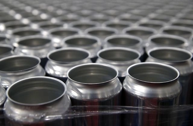 Julio César Martínez Rivas, presidente de Canalum, dice que los industriales mexicanos de aluminio combaten la triangulación del material. Foto Afp / Archivo 