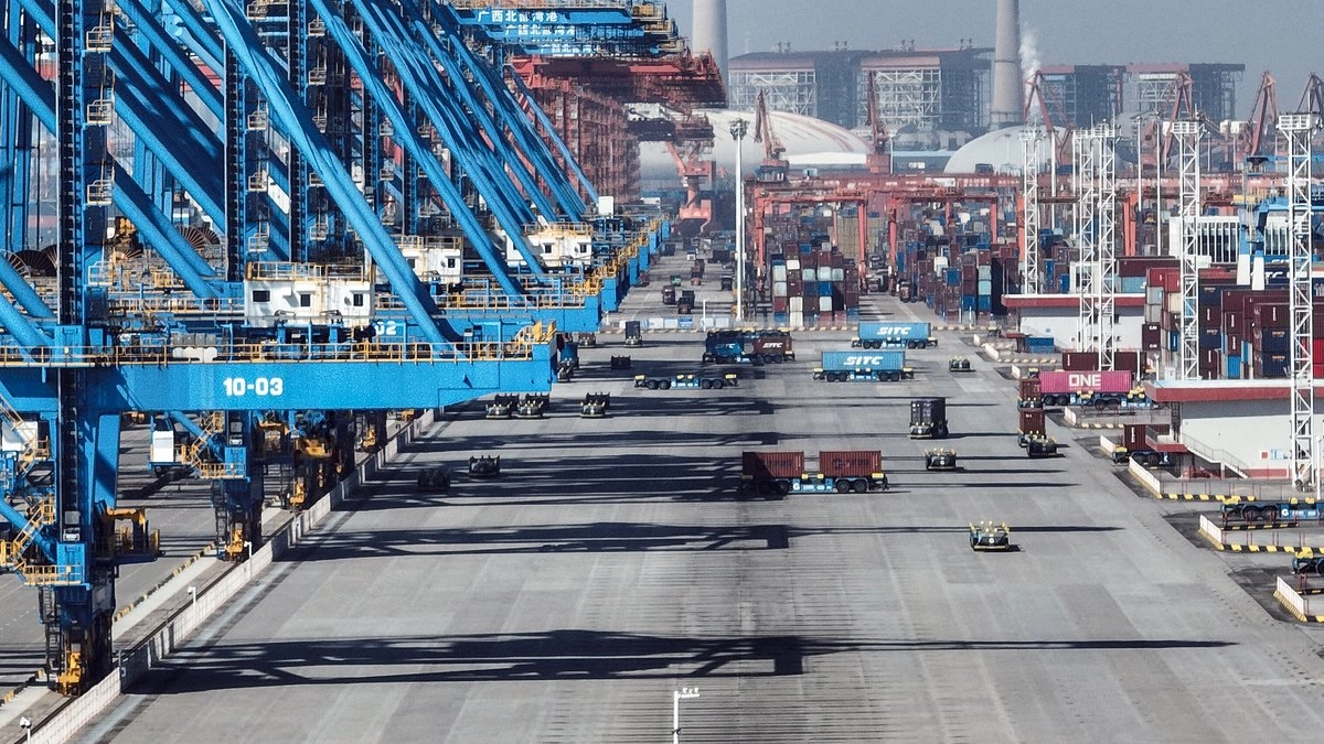 Pese a las señales de debilidad, la economía china se encamina a alcanzar este año su meta de crecimiento económico de 5 por ciento.