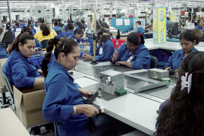 Trabajadoras en una maquiladora de Baja California. Foto La Jornada BC