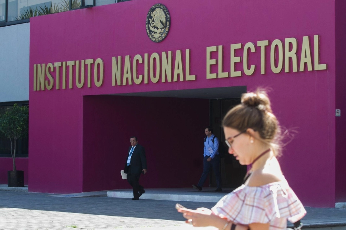 Nueve consejeros electorales votaron a favor de emitir “medidas cautelares inhibitorias” sobre los temas que el presidente López Obrador aborda en las conferencias matutinas. Foto Cuartoscuro