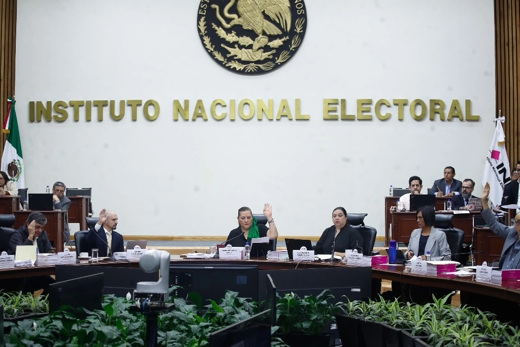 De no suspender la organización de la elección de jueces, cada magistrado electoral del INE será multado por más de 54 mil pesos. Foto Cristina Rodríguez / Archivo

