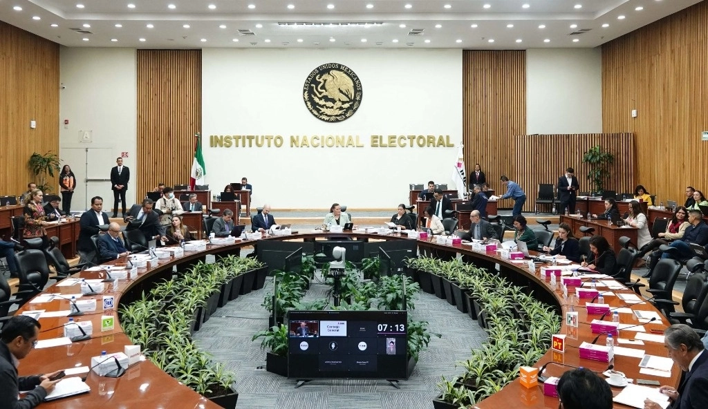 Durante una sesión del Consejo General del INE. Foto Cuartoscuro / archivo 