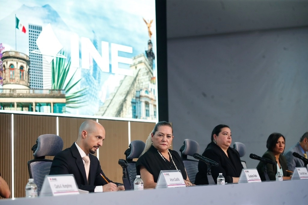 La consejera presidenta del INE, Guadalupe Taddei, destacó que estos horarios son tentativos, pues ya sea que se anticipen porque ya se cuente con información suficiente de una tendencia irreversible, aunque no hayan capturado la totalidad de los votos de la muestra, o retrasarse, si es a la inversa. Foto Cristina Rodríguez