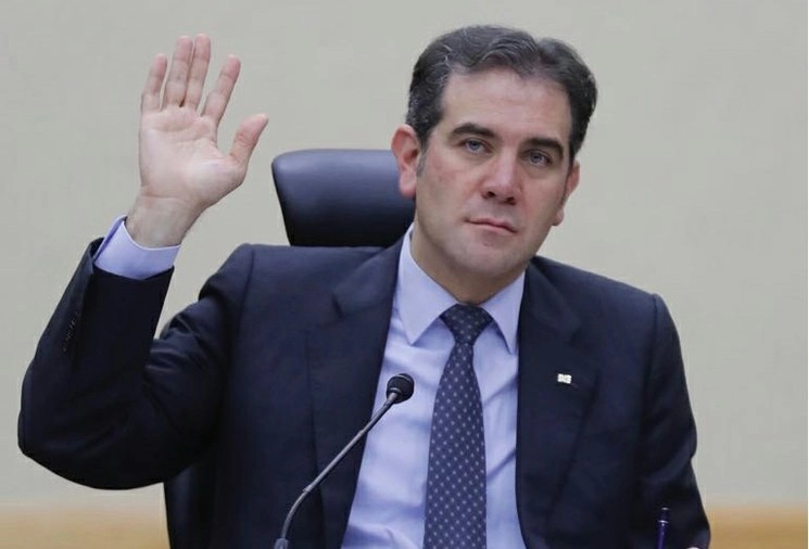 El titular del INE envió su pésame por la muerte del consejero presidente del INE en Chihuahua. Foto La Jornada