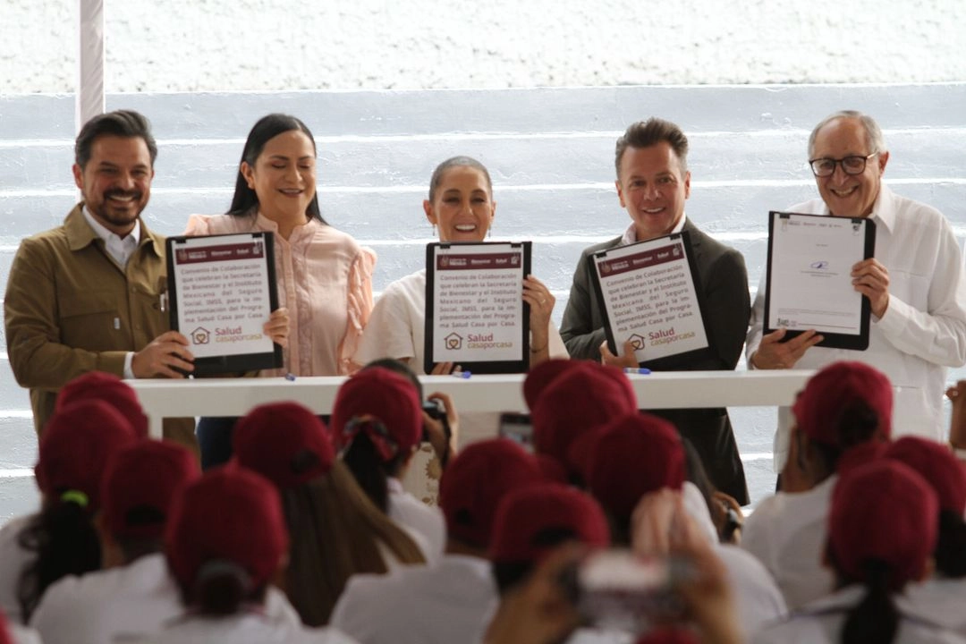 De gira por Jalisco, la presidenta Claudia Sheinbaum, además de promover la elección judicial, encabezó una asamblea del programa Salud Casa por Casa en esta región. Foto 
