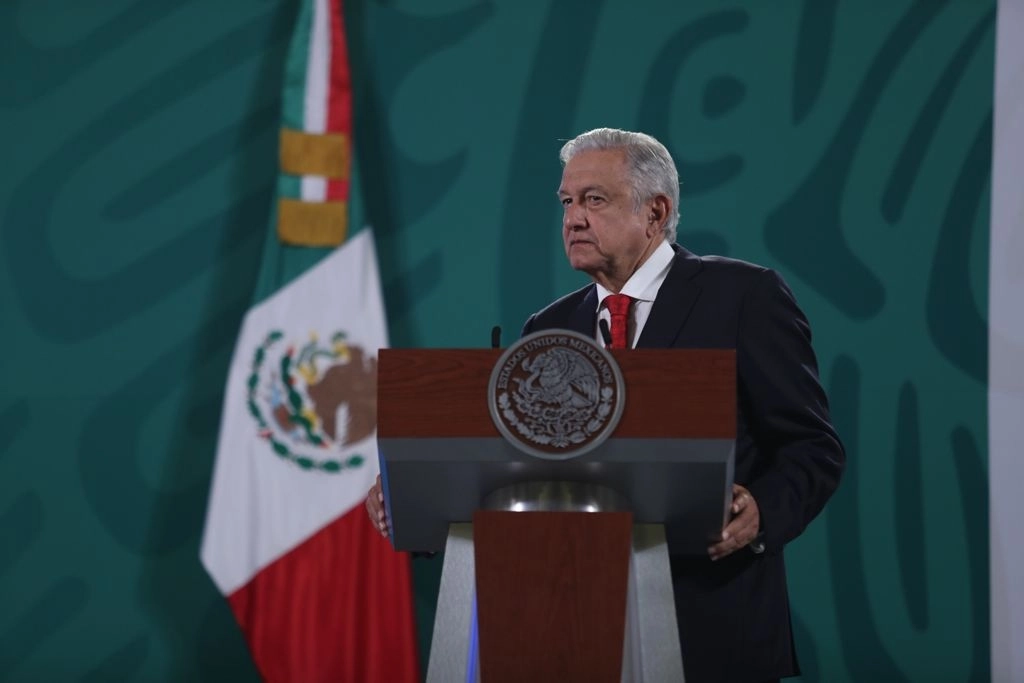 El presidente Andrés Manuel López Obrador durante conferencia matutina de prensa en Palacio Nacional. Foto Yazmín Ortega Cortés