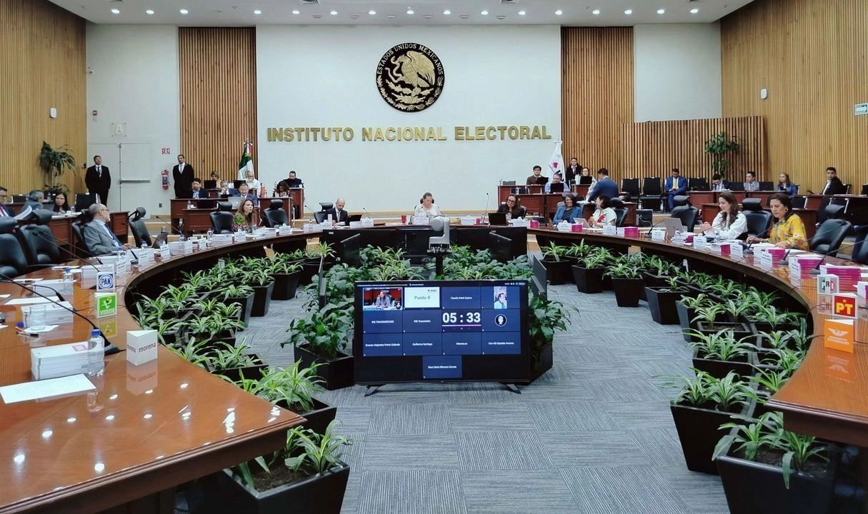 Durante una sesión del Consejo General del INE
