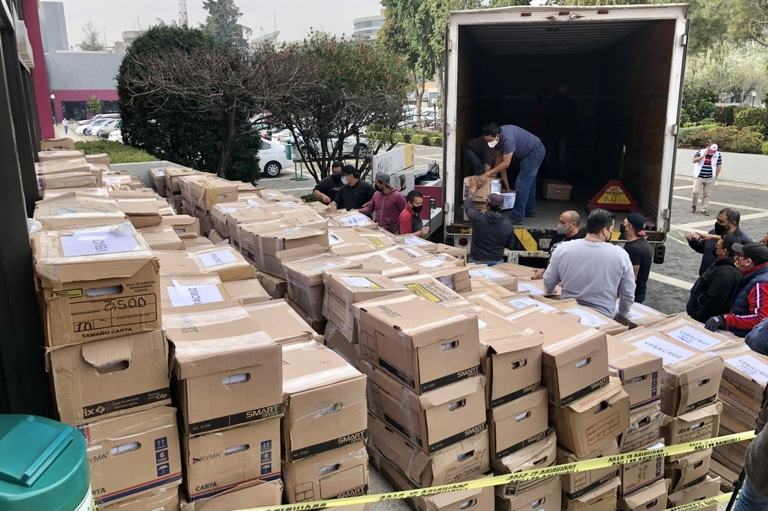 Se superaron ya las dos millones de firmas validadas para la revocación de mandato, por lo que sólo restan 743 mil 878 apoyos para que sea obligatorio realizar el ejercicio. Foto Luis Castillo / Archivo 