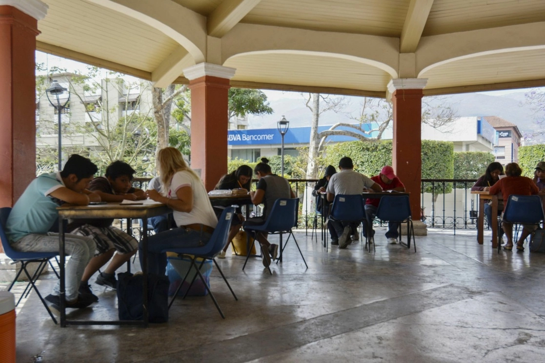 Durante una jornada de exámenes del INEA. Foto Cuartoscuro / Archivo 