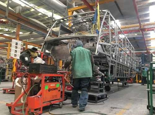 Durante enero la actividad industrial en el país descendió 1.7 por ciento. La imagen es de una planta de Siemens. Foto Notimex