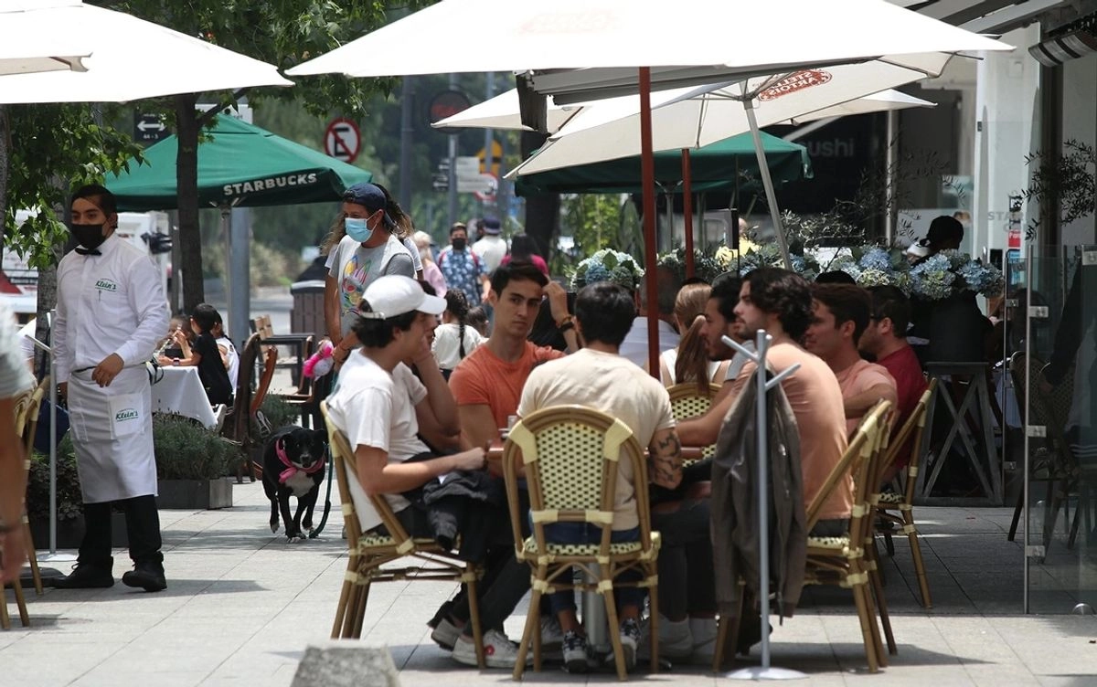 Las actividades terciarias, que tienen mayor peso en el PIB del país, avanzaron 0.8% frente al primer trimestre de 2025, lo que significó un ajuste de 0.1 punto porcentual. A tasa anual, también se observó una ligera corrección al alza, por lo que fue de 1.8 por ciento. Foto 