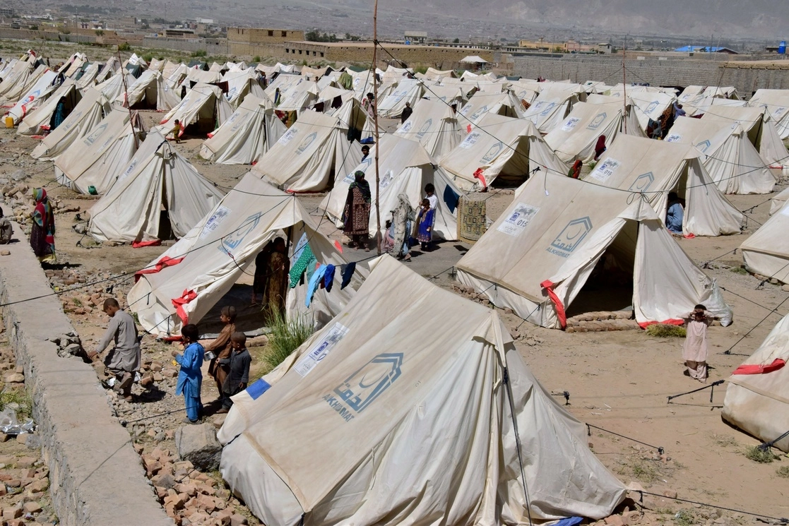 Damnificados por las inundaciones en Pakistán viven en campamentos improvisados y enfrentan amenazas de infecciones gastrointestinales, dengue y malaria. Foto Ap

