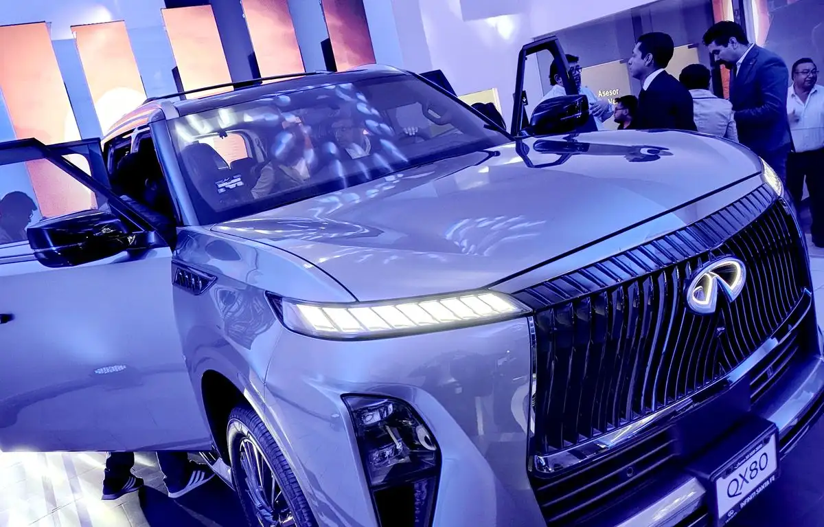 Infiniti QX80 Autograph 2026 mantiene una propulsión clásica de combustión con la base en un motor V6 twin turbo con potencia de 450 hp y 516 lb-pie de torque acoplado a una caja automática de 9 cambios. Foto 