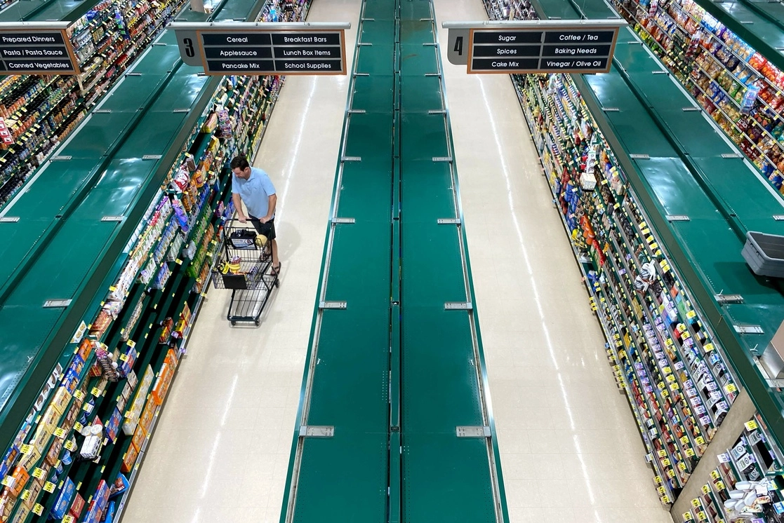 Compras en un supermercado en Arlington, Virginia, este 10 de junio de 2022. Foto Afp