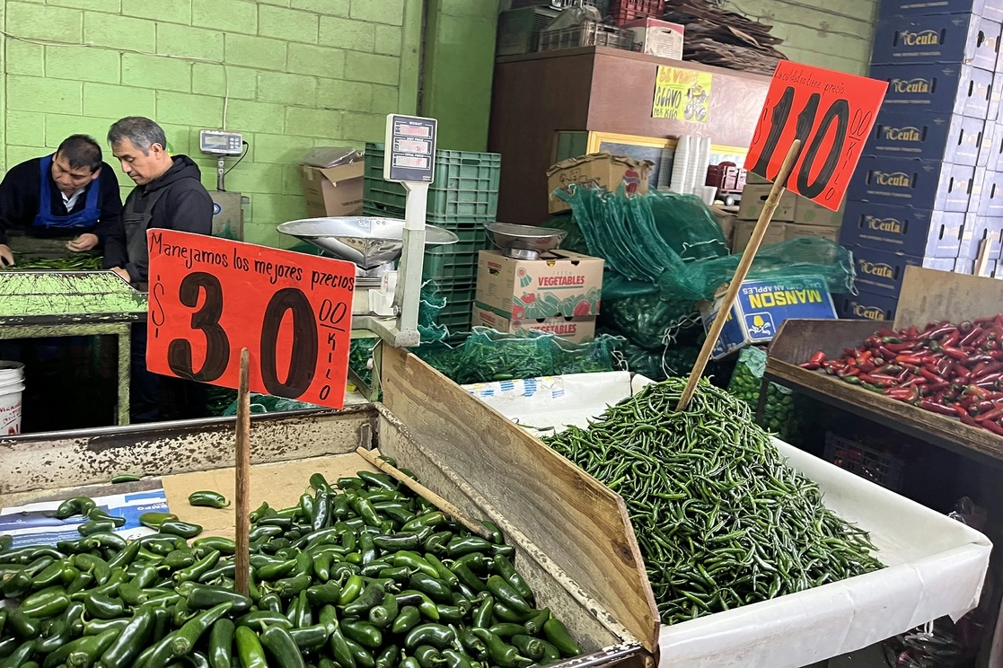 Venta en la Central de Abasto, en la alcaldía Iztapalapa, Ciudad de México. Foto María Luisa Severiano / Archivo