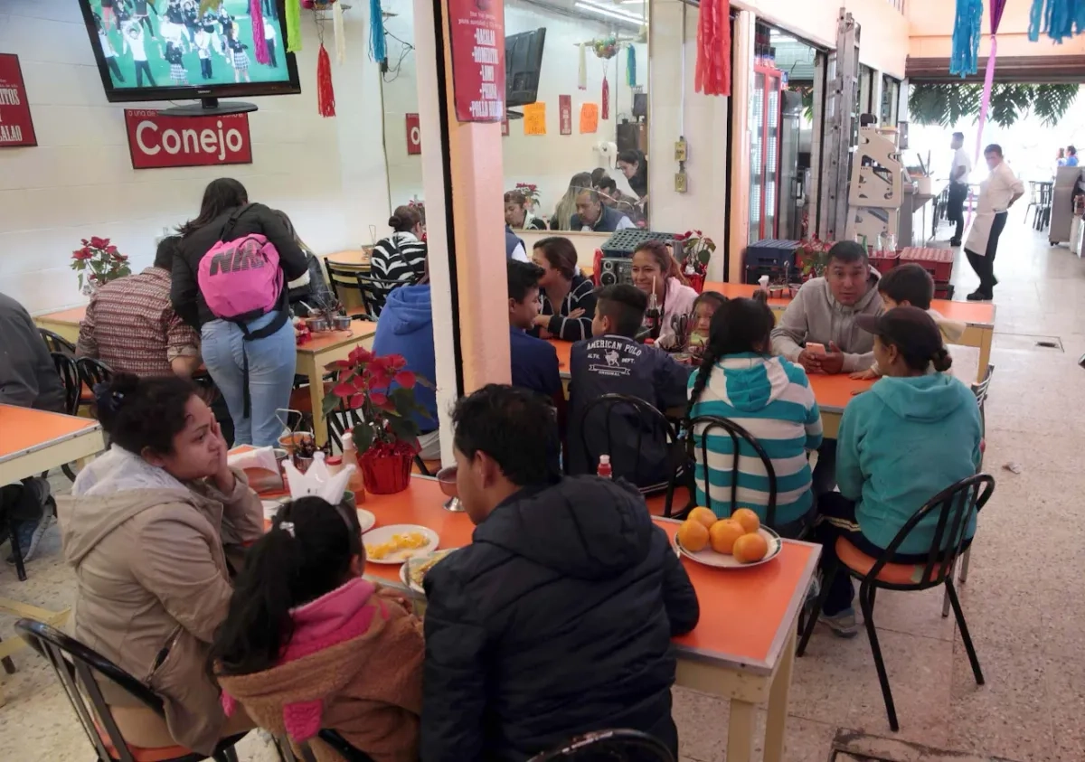 Los precios en loncherías, fondas y taquerías influyeron en la tendencia de la inflación de agosto. Foto 