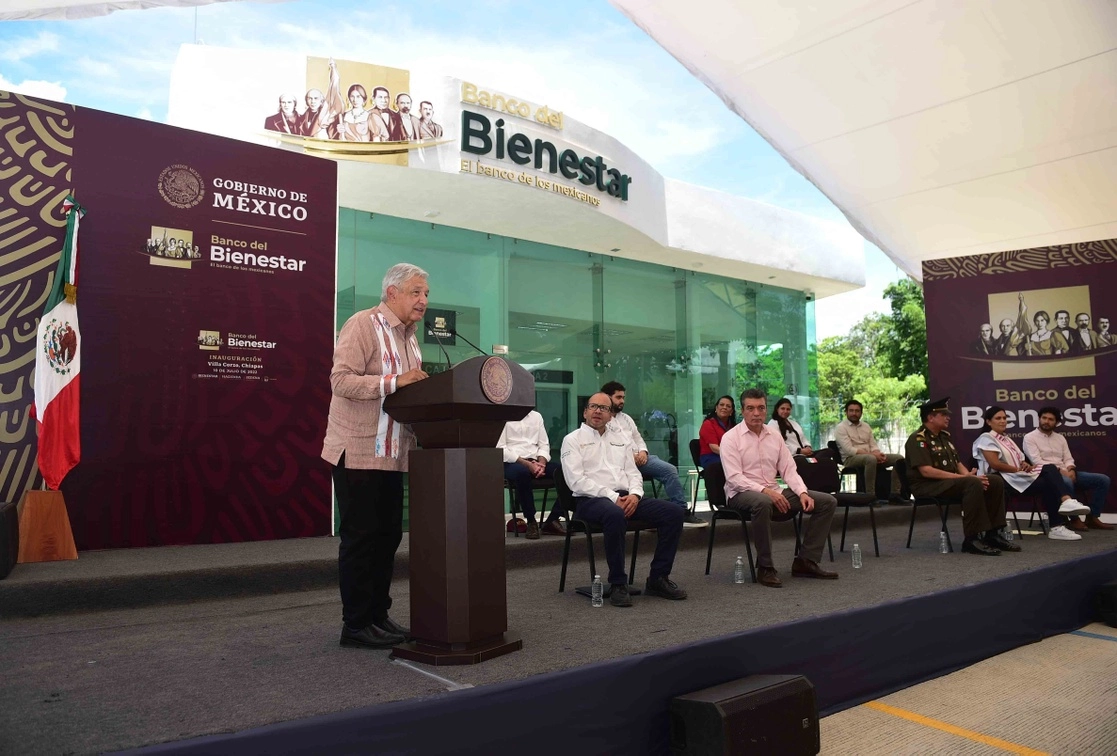 El presidente Andrés Manuel López Obrador adelantó hoy durante la inauguración de Banco del Bienestar en Villa Corzo, Chiapas, los temas que tratará con su homólogo estadunidense, Joe Biden, en su próxima visita a Washington. Foto cortesía Presidencia