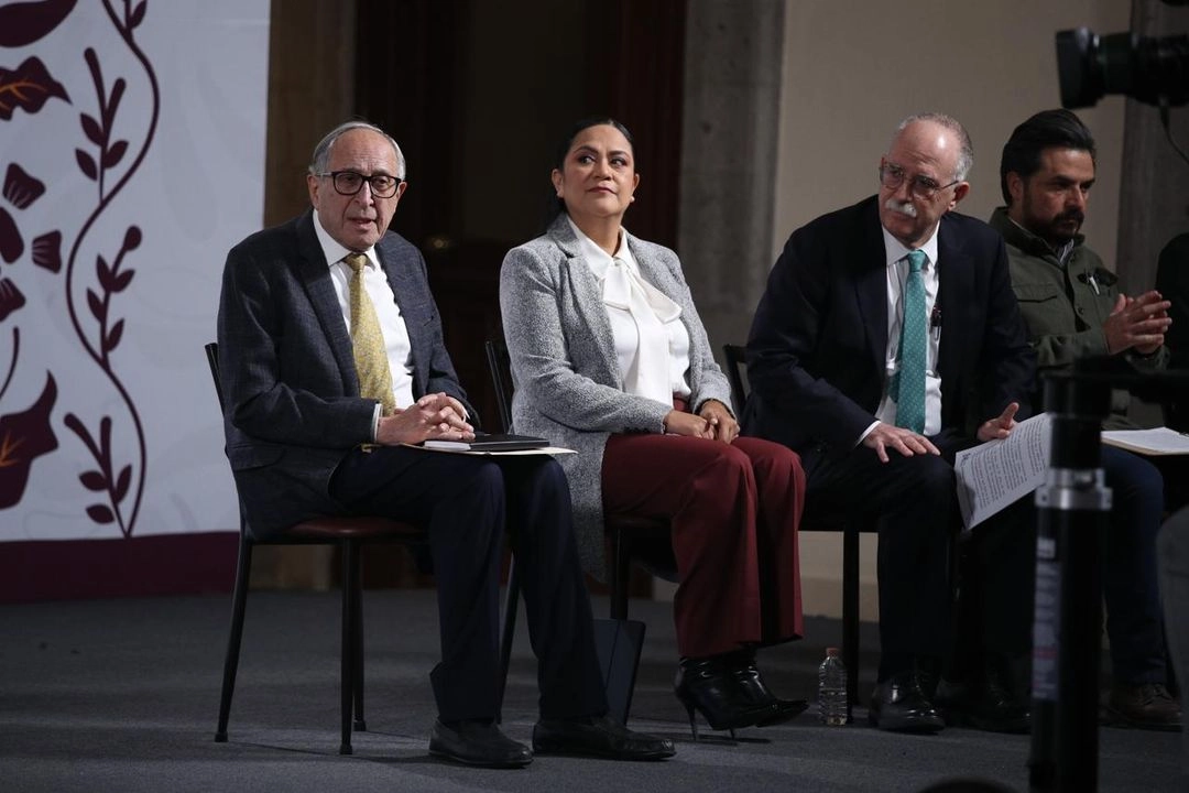 Funcionarios federales durante la conferencia matutina en Palacio Nacional, en la Ciudad de México, el 15 de abril de 2025. 