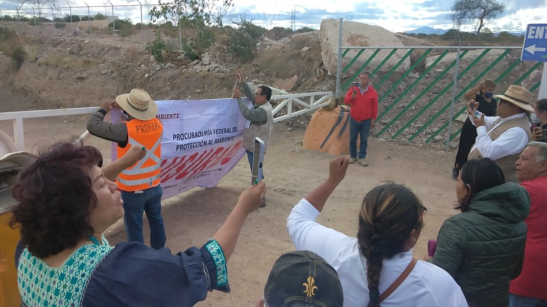 Cierre del basurero en la localidad de Cardonal del municipio de Atitalaquia, el 21 de junio pasado. Foto Juan Ricardo Montoya 