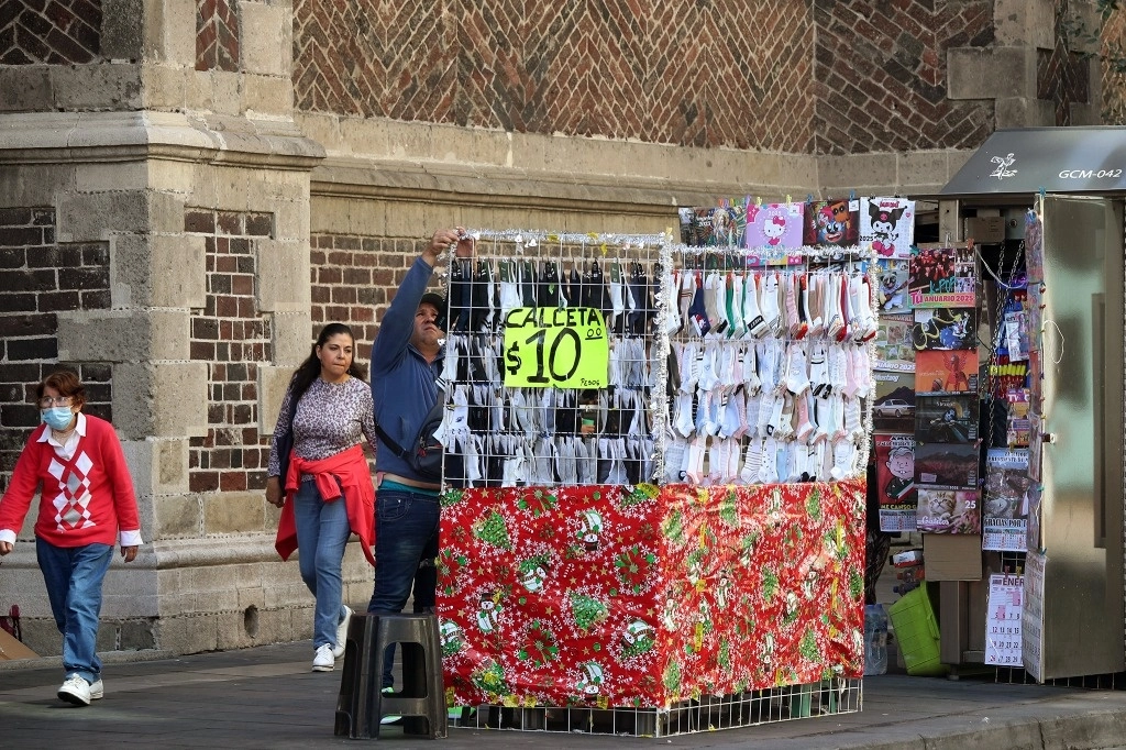 Vendedores ambulantes en el Centro Histórico, en la Ciudad de México, el 7 de de diciembre de 2024. Foto María Luisa Severiano