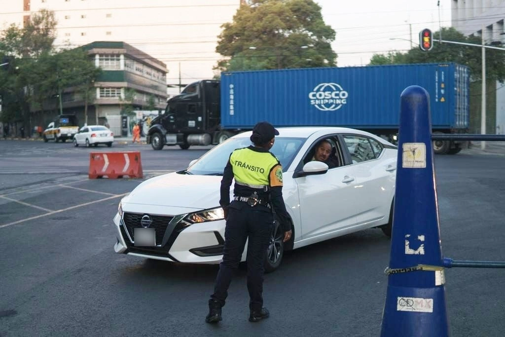 En el primer día del Programa de Renovación de Tránsito se aplicaron 52 infracciones, se enviaron al corralón 72 vehículos y se atendieron 21 accidentes viales. La imagen, del pasado 4 de abril. Foto Pablo Ramos