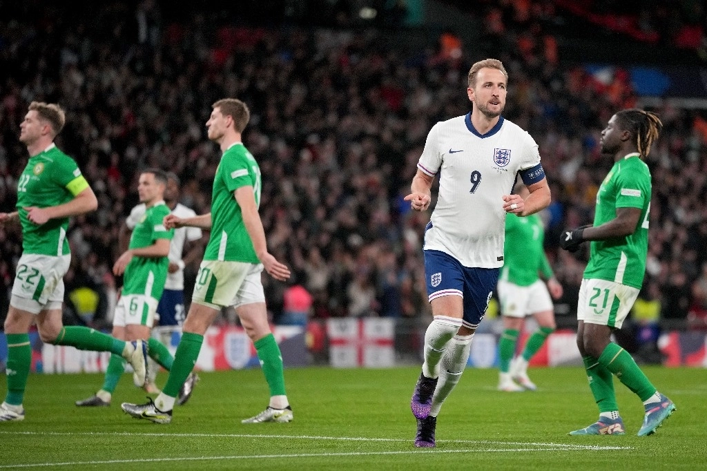 Harry Kane anotó al minuto 53 el primero de los cinco goles marcados a Irlanda, en el estadio Wembley de Londres, el 17 de noviembre de 2024. Foto Ap