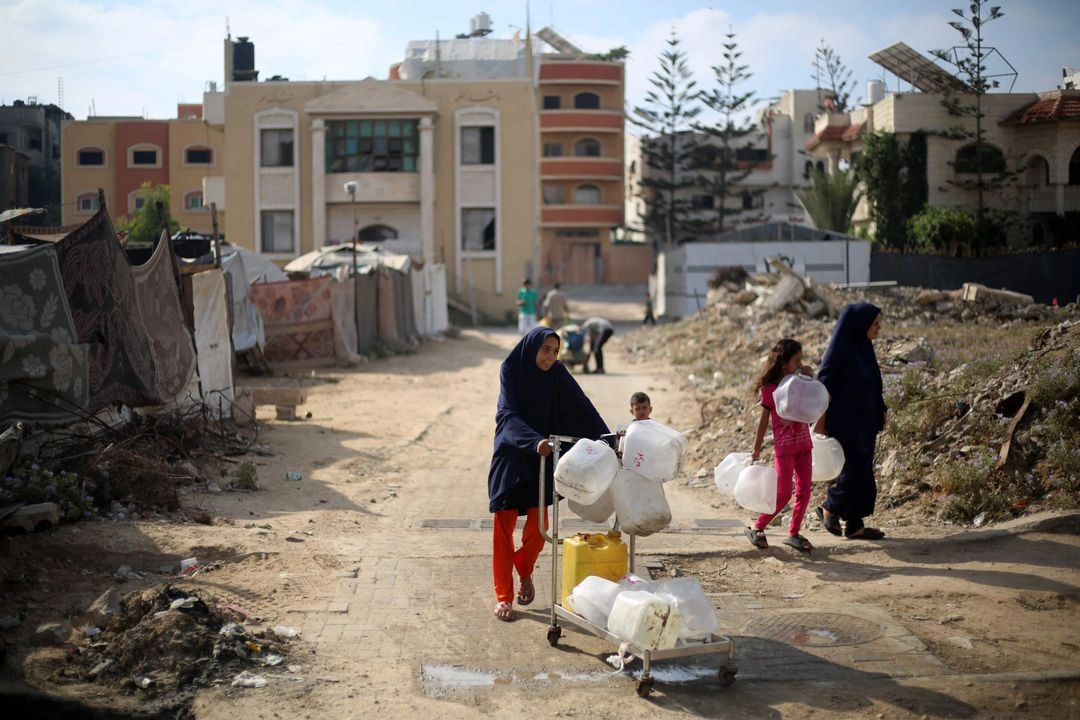 Stéphane Dujarric, portavoz del secretario general de la ONU, Antonio Guterres, señaló que servicios cruciales en la franja de Gaza tendrán que cerrar a menos ingresen más cargamentos de combustible. Foto  
