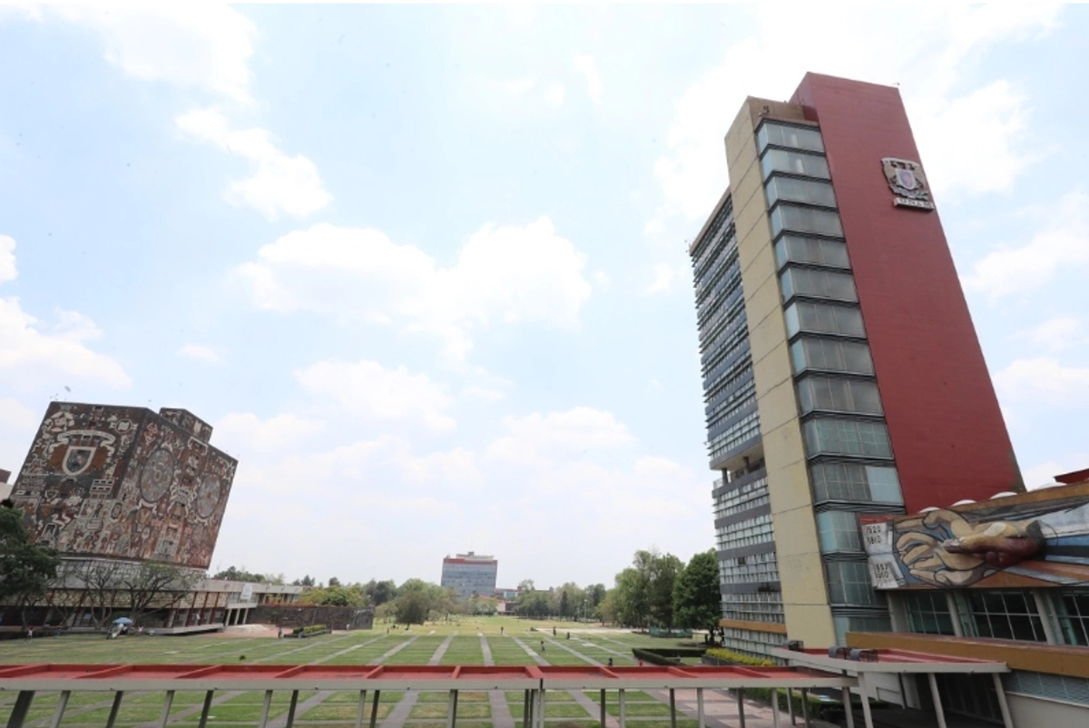 La Biblioteca Central y el edificio de Rectoría en Ciudad Universitaria. 
