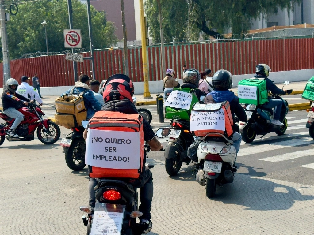 Para los trabajadores de plataformas digitales que ingresen al IMSS no será necesario cubrir la jornada laboral de ocho horas. Foto Roberto García 
