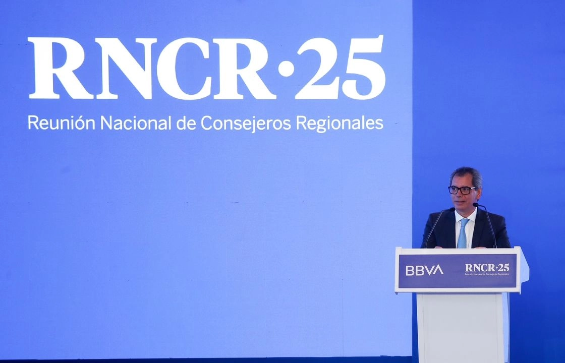 Los ingresos tributarios fueron mayores en 83 mil 850 millones de pesos respecto a lo programado. En la imagen, el titular de Hacienda, Edgar Amador Zamora. Foto