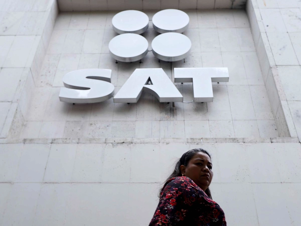 El SAT detalló que el aumento en los ingresos tributarios fue de 350 mil 729 millones de pesos, lo que “consolida la recaudación tributaria”, al exhibir un cumplimiento de 102.3 por ciento con lo previsto a inicios de año. Foto