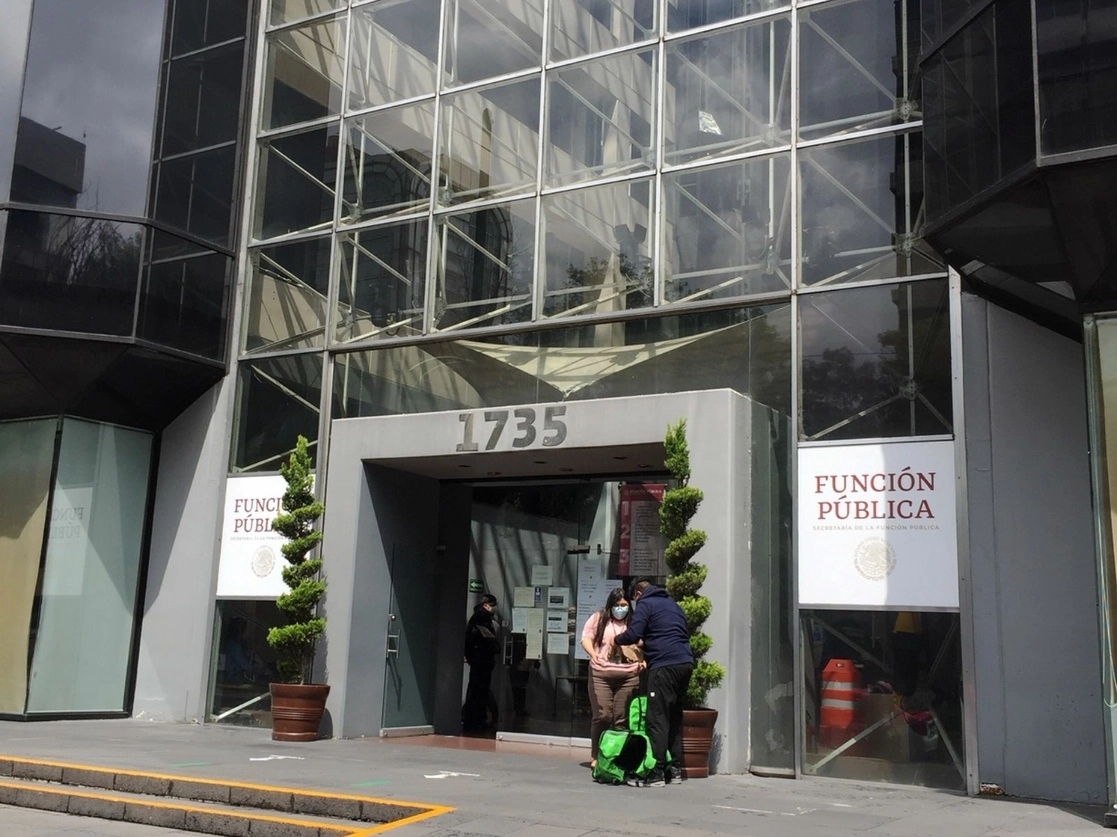 Aspecto a la entrada de la Secretaría de la Función Pública. Foto Cristina Rodríguez / Archivo  