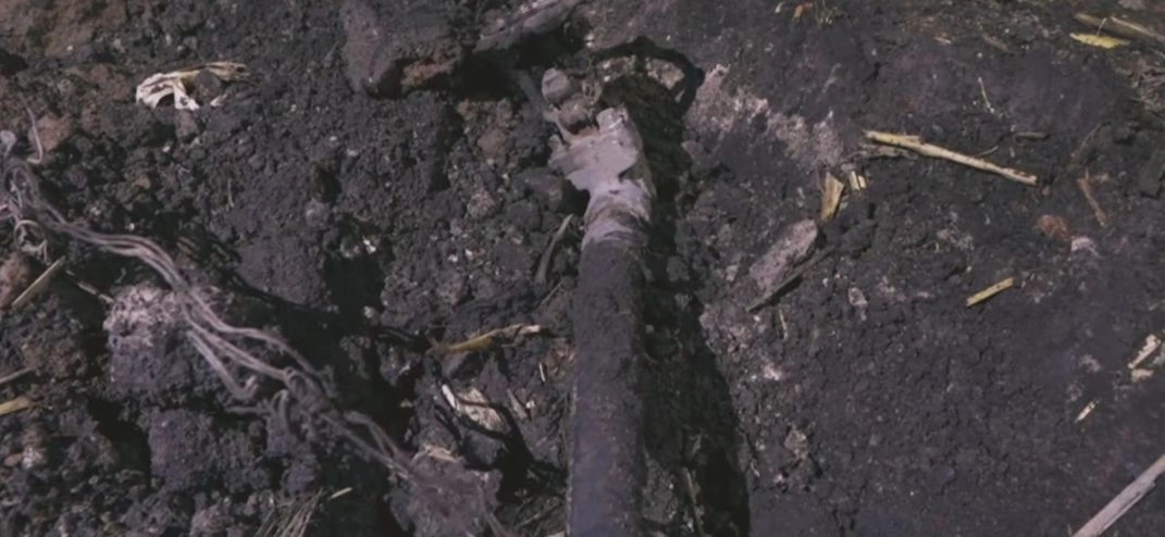 Elementos de la SSPH inhabilitó una toma clandestina usada para la extracción ilegal de combustible de un ducto de Pemex en el municipio de Tlaxcoapan. Foto