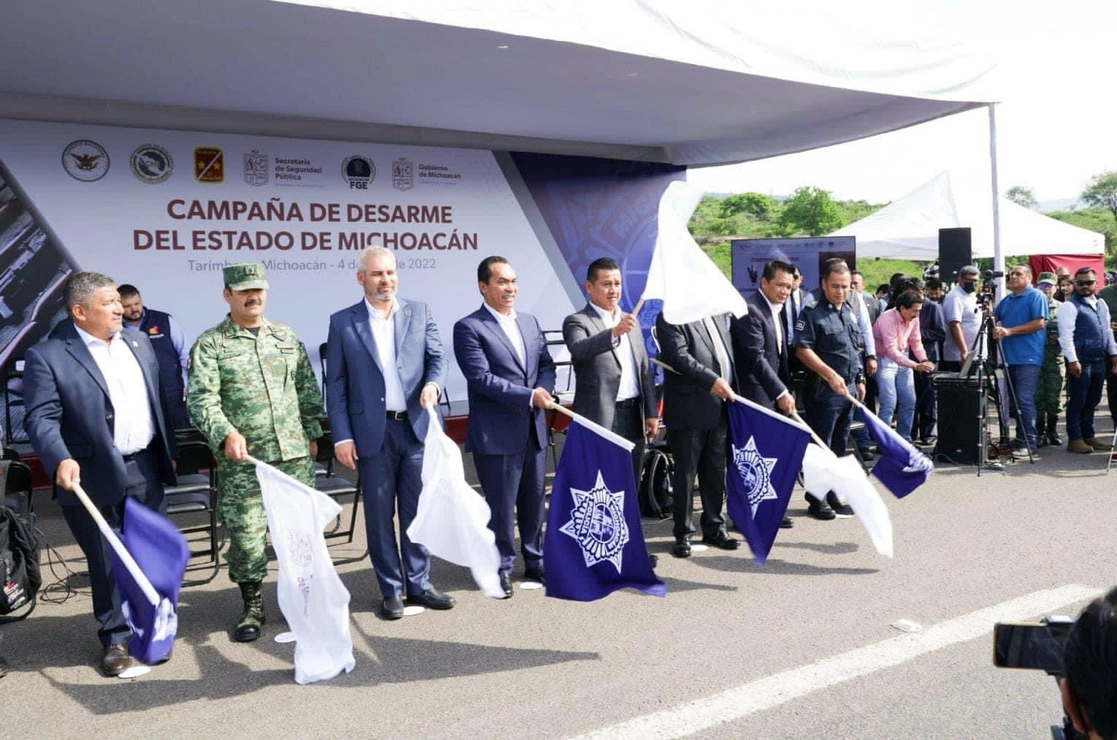 Inauguración de la campaña de desarme en Michoacán, con el fin de reducir al máximo el número de armas de fuego que circulan en la entidad, y también disminuir la incidencia delictiva, el 4 de julio de 2022. Foto tomada del Twitter de @SdeGobMich
