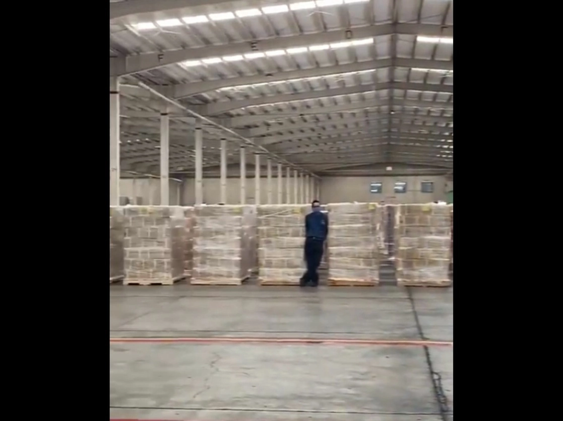 Almacén de la Conaliteg en el estado de Querétaro, el 16 de marzo de 2021. Imagen tomada de un video difundido a través del Twitter de @Conaliteg
