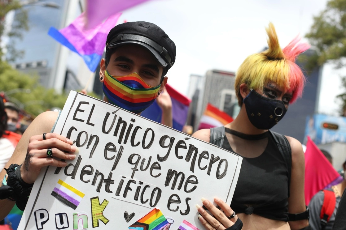 De forma paralela a los eventos virtuales, este año también se realizó de forma presencial la Marcha del Orgullo LGBTI+ de la Ciudad de México. Foto Yazmín Ortega Cortés