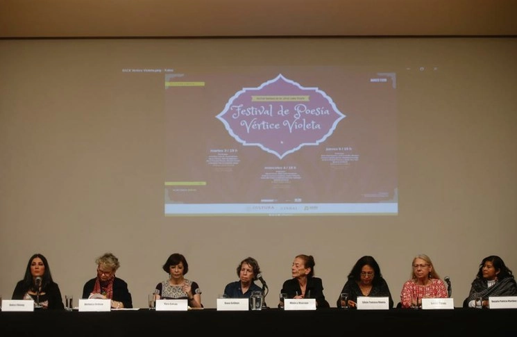 Dulce Chiang, Verónica Volkow, Kyra Galván, Dana Celinas, Mónica Mansour,Silvia Tomasa Rivera y Rosario Patricio durante el festival de poesía en la Sala Manuel M. Ponce del Palacio de Bellas Artes, el 3 de marzo de 2020. Foto Guillermo Sologuren