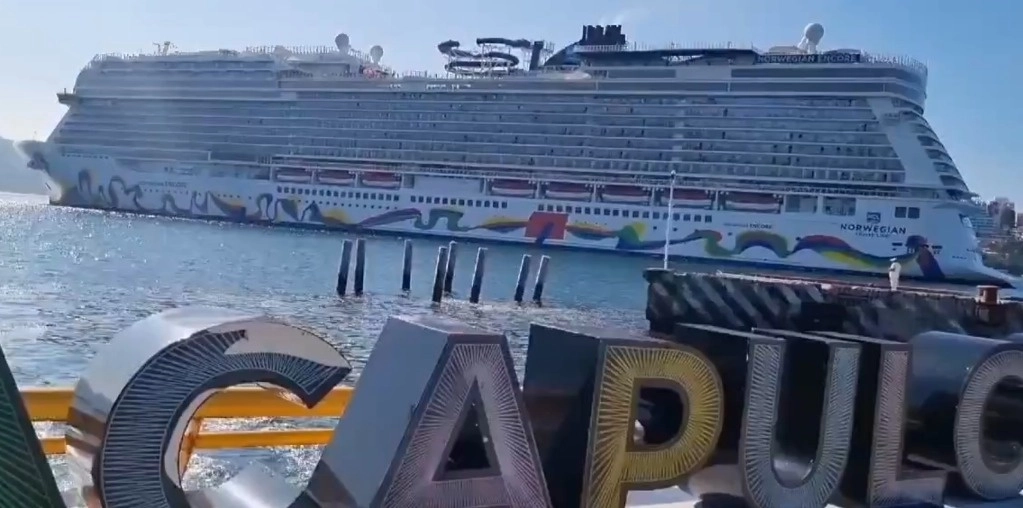 Quiñones Orozco resaltó que la naviera Norwegian Cruise ha mostrado por más de 15 años lealtad con Acapulco. Foto @Sectur_Guerrero