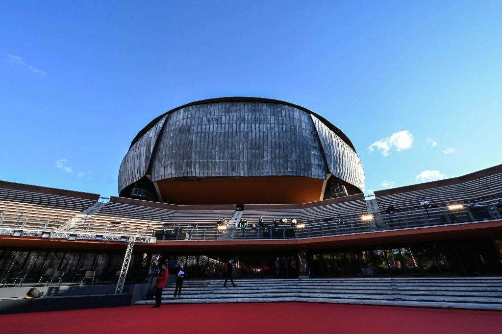 Los espectadores asisten a la proyección de la película ‘Soul’ en el auditorio Parco della Musica, durante la 15 edición de la Fiesta del Cine de Roma. Foto Afp