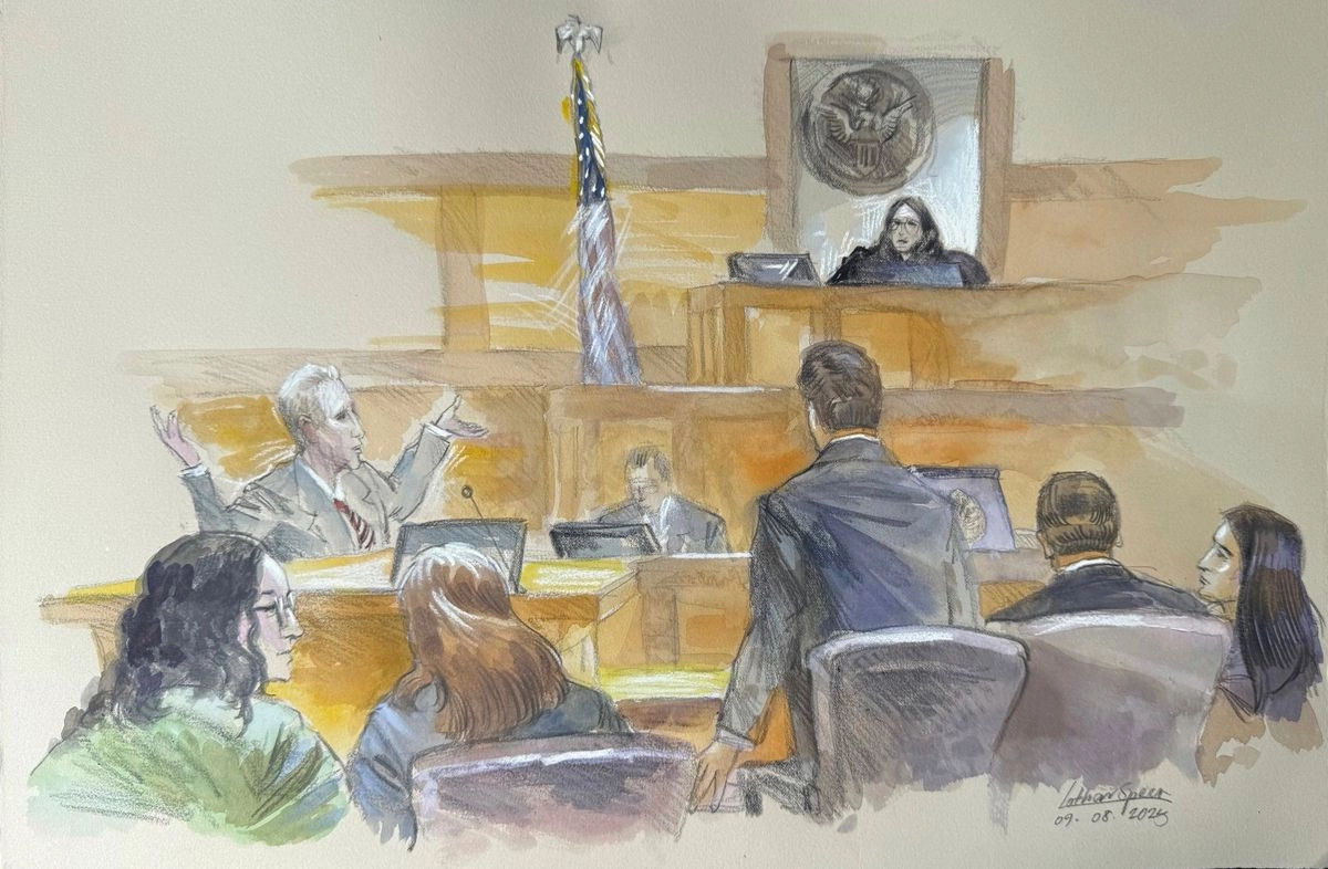 Boceto de la sala del tribunal muestra a Ryan Routh, a la izquierda, dirigiéndose a la jueza federal de distrito Aileen Cannon, durante la selección del jurado en el juicio por intento de asesinato de Donald Trump en 2024, el lunes 8 de septiembre de 2025. Foto 