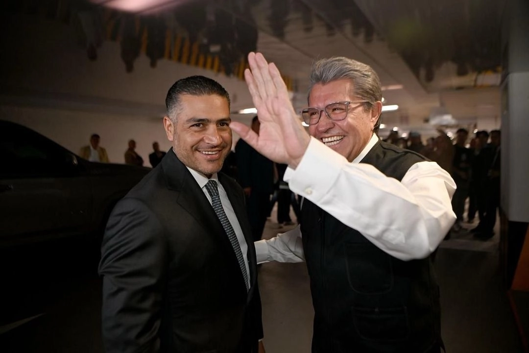 El secretario de Seguridad y Protección Ciudadana, Omar García Harfuch y Ricardo Monreal Ávila, presidente de la Jucopo de la Cámara de Diputados, previo a su reunión, el 26 de mayo de 2025. 