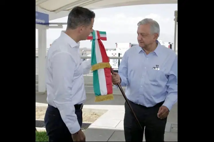 El presidente, Andrés Manuel López Obrador junto al gobernador de Oaxaca, Alejandro Murat Hinojosa. Foto @alejandromurat