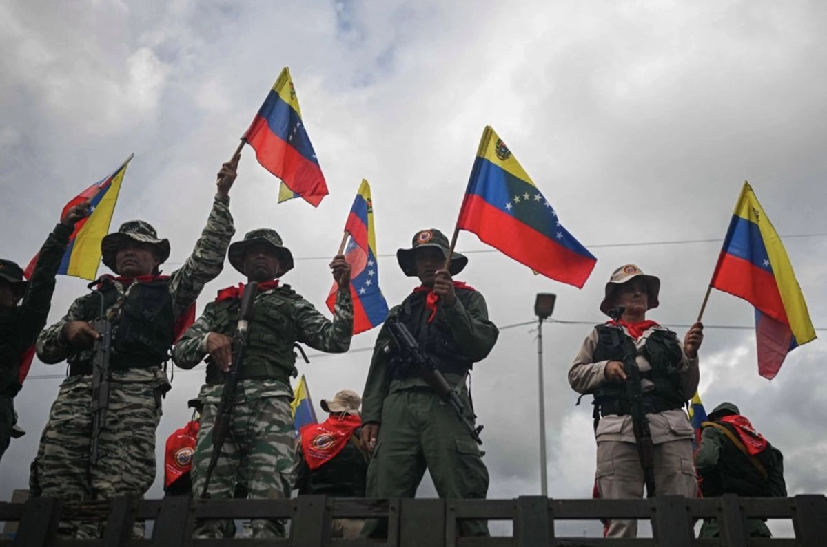 Miembros de la milicia bolivariana participan en un despliegue militar en apoyo al presidente de Venezuela, Nicolás Maduro.