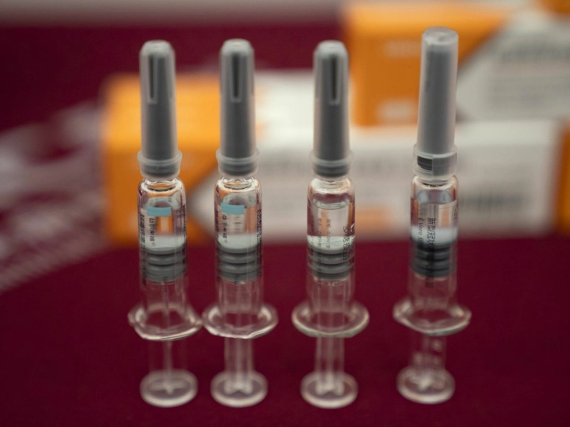 El objetivo de la empresa de biotecnología es que 25 por ciento de los participantes en el estudio pertenezca a la población de 65 años o más; 15 por ciento sean afrodescendientes; de 10 a 20 por ciento, latinos y entre uno y dos por ciento, indígenas. Foto Ap / Archivo