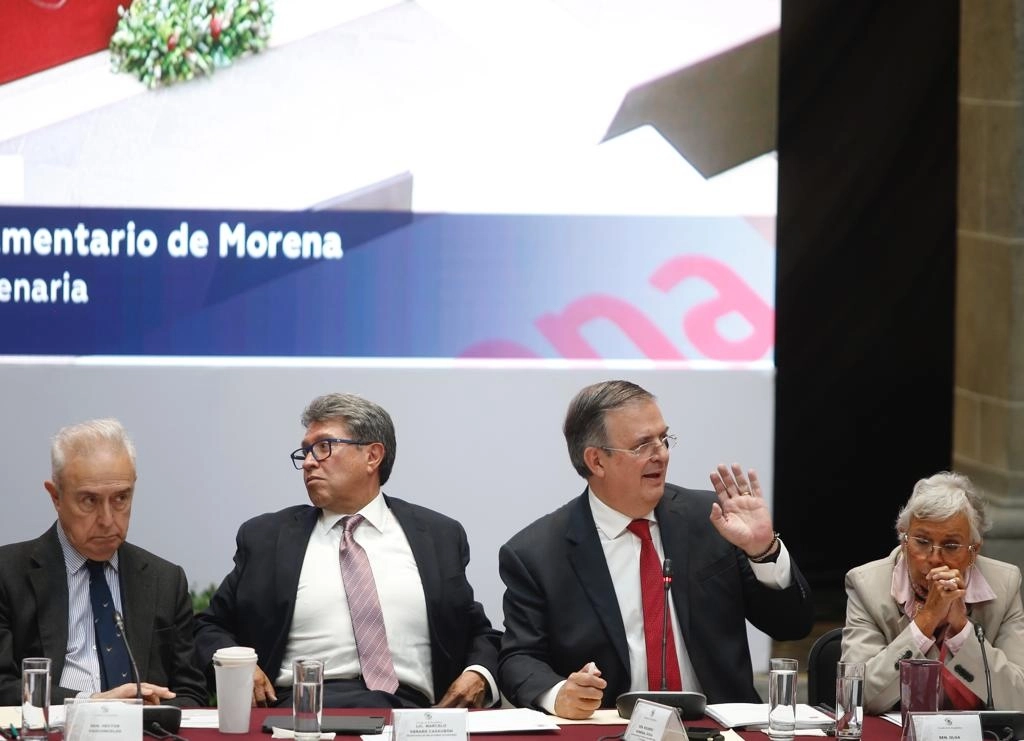 El senador Héctor Vasconcelos; el coordinador de la bancada de Morena en el Senado, Ricardo Monreal; el canciller Marcelo Ebrard y la presidenta de la Mesa Directiva del Senado, Olga Sánchez Cordero, durante su participación en la IX Reunión Plenaria del Grupo Parlamentario de Morena en la Cámara Alta, realizada en la antigua casona de Xicoténcatl, el 30 de agosto de 2022. Foto Guillermo Sologuren